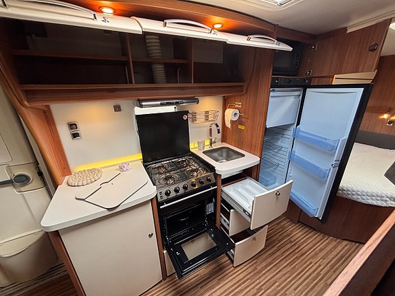 Adria Alpina 743 UX Barnkammarvagn - Alde - Våningssängar - Rymlig - Dusch! 14 of 22
