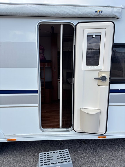 Adria Alpina 743 UX Barnkammarvagn - Alde - Våningssängar - Rymlig - Dusch! 8 of 22