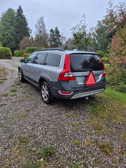 Volvo XC70 2 of 7