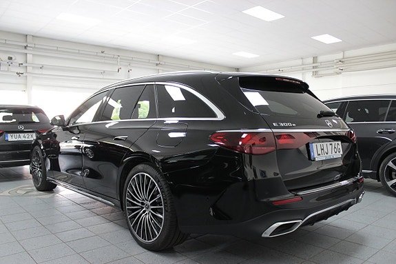 Mercedes-Benz E300 4 of 9