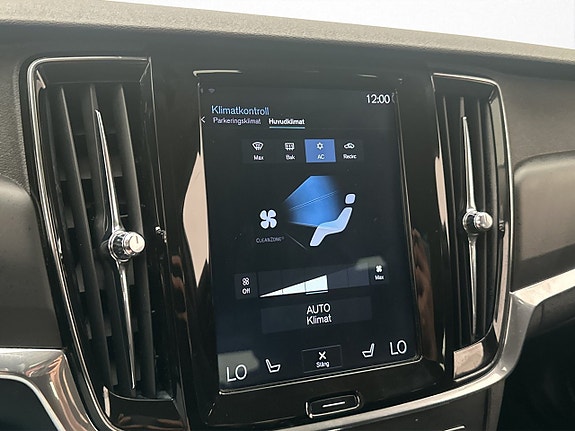 Volvo V90 26 of 30