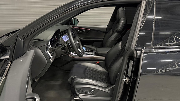 Audi RS Q8 13 of 30