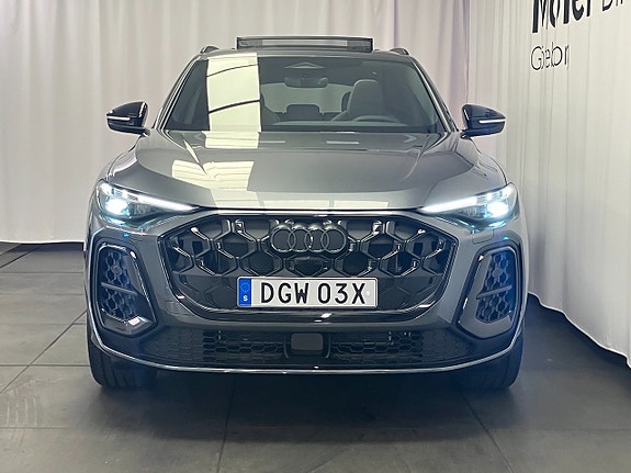 Audi Q5 2 of 15