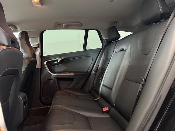Volvo V60 18 of 27