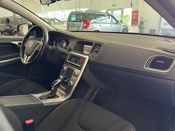 Volvo V60 13 of 27