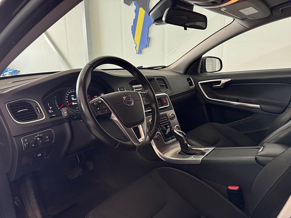 Volvo V60 12 of 27