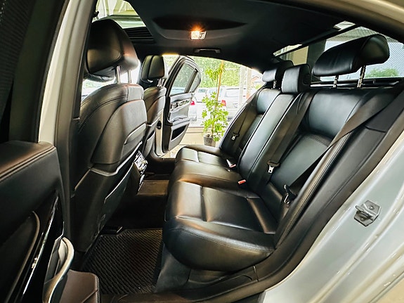 BMW 740d 16 of 27