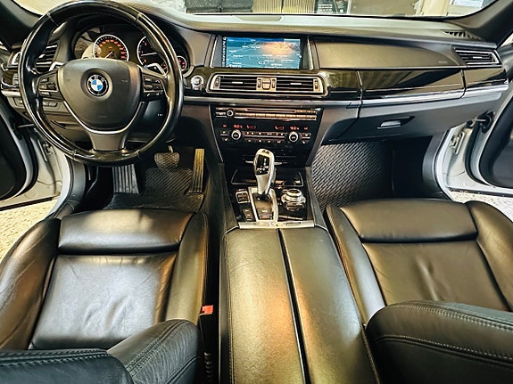 BMW 740d 8 of 27