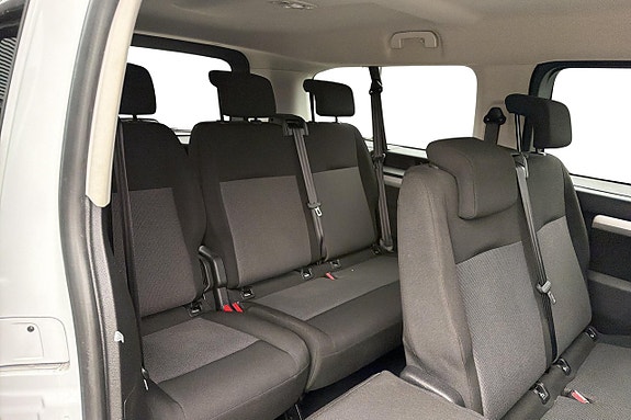 Peugeot Traveller 14 of 18