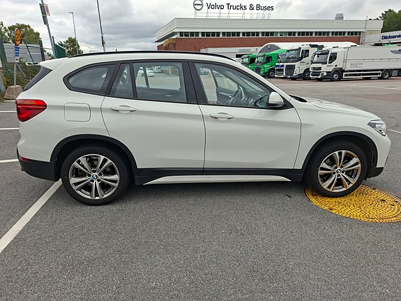 BMW X1 2 of 7