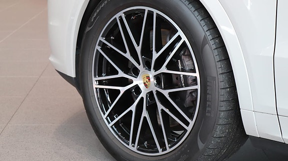 Porsche Cayenne 7 of 10