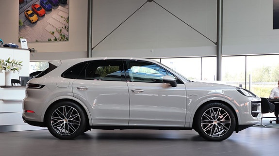 Porsche Cayenne 5 of 10