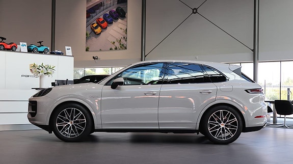 Porsche Cayenne 6 of 10