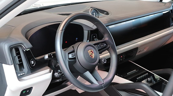 Porsche Cayenne 8 of 10