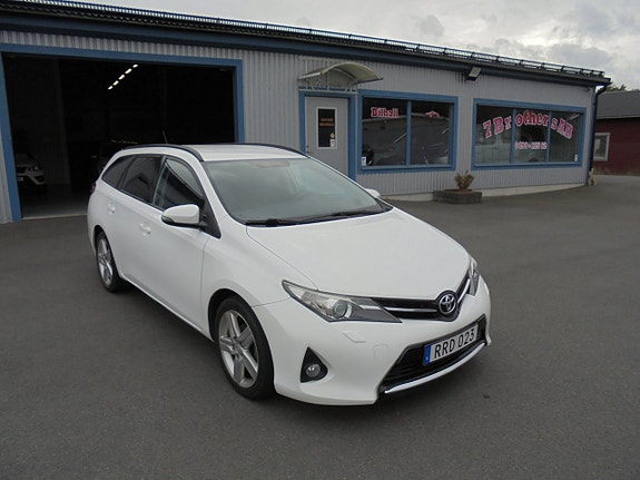 Toyota Auris 2 of 10
