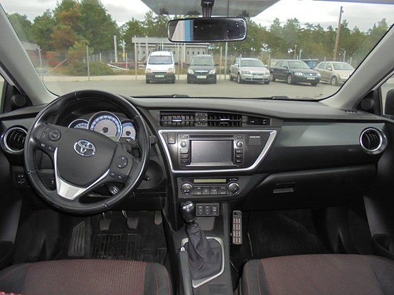 Toyota Auris 8 of 10