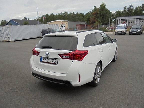 Toyota Auris 5 of 10