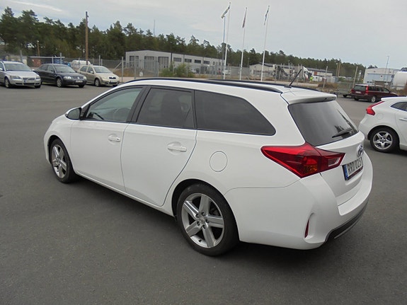 Toyota Auris 7 of 10