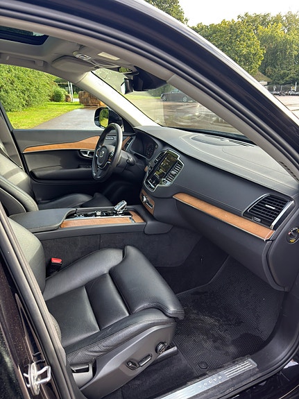 Volvo XC90 9 of 11