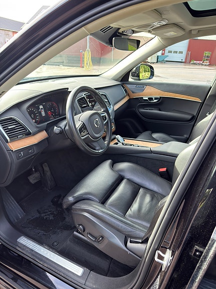 Volvo XC90 8 of 11