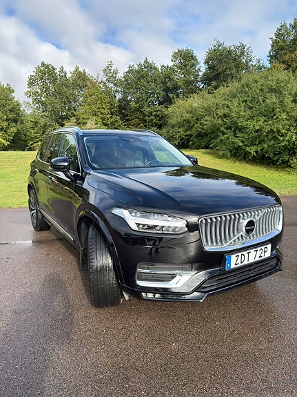 Volvo XC90 2 of 11