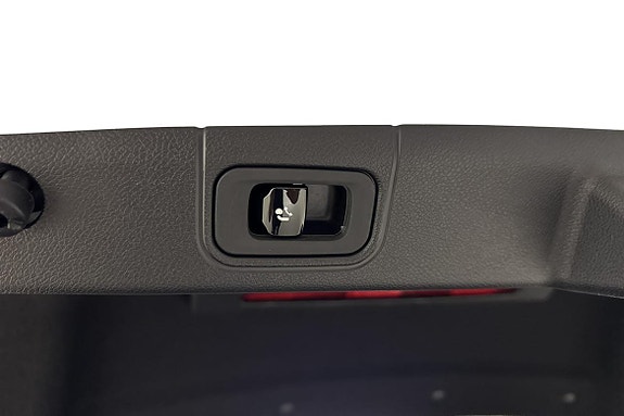 Mercedes-Benz E400 e 19 of 21