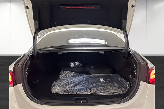 Mercedes-Benz E400 e 18 of 21