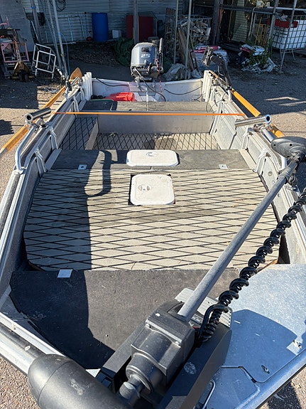 Fiskebåt Alloycraft J410 Yamaha 25hk 4 of 6