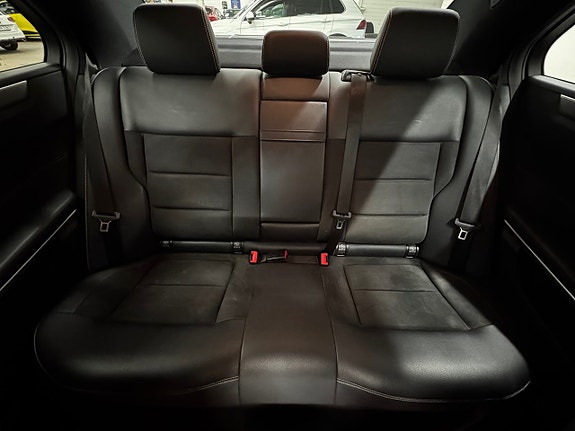 Mercedes-Benz E220 12 of 25