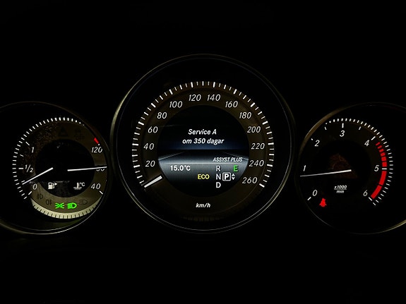 Mercedes-Benz E220 16 of 25