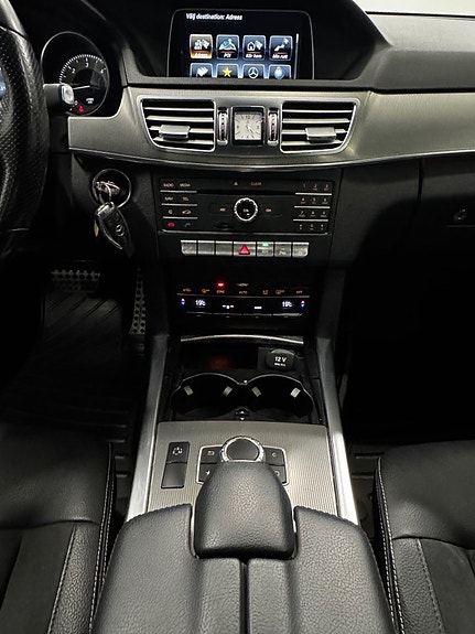 Mercedes-Benz E220 17 of 25