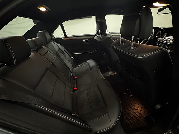 Mercedes-Benz E220 11 of 25