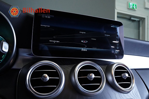 Mercedes-Benz C300 13 of 17