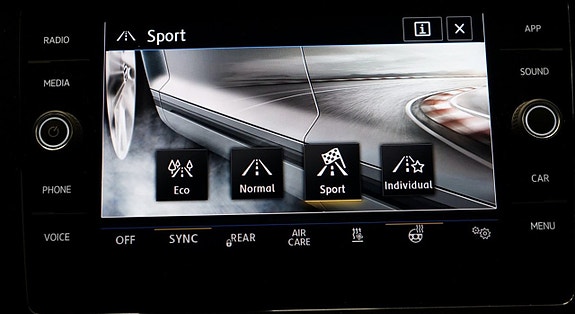 Volkswagen Tiguan 15 of 23