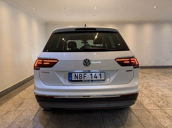 Volkswagen Tiguan 3 of 23