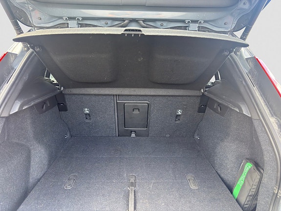 Volvo XC40 12 of 18
