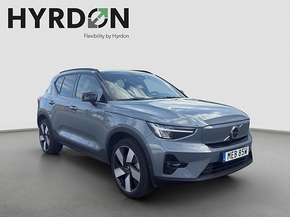 Volvo XC40 2 of 18