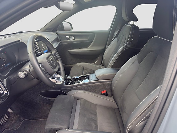 Volvo XC40 9 of 18