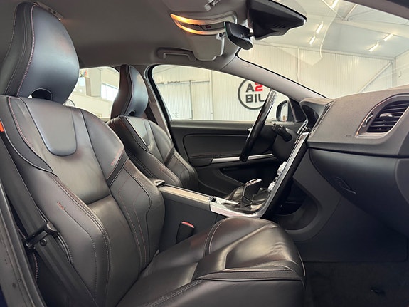 Volvo V60 14 of 28