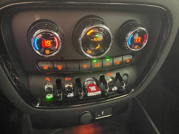 MINI Cooper 16 of 16