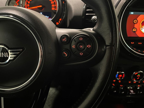 MINI Cooper 15 of 16