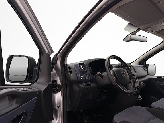 Opel Vivaro 12 of 29
