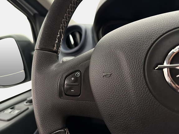 Opel Vivaro 16 of 29