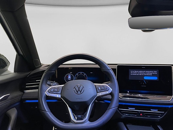 Volkswagen Passat 6 of 15
