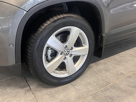 Volkswagen Tiguan 3 of 18