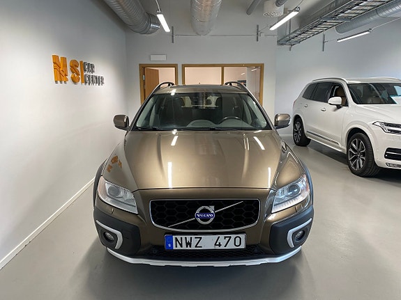 Volvo XC70 2 of 14