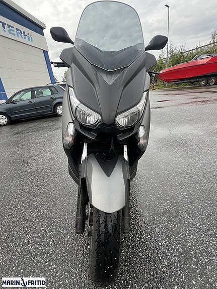 Yamaha XMAX 400 6 of 9