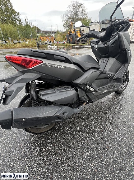 Yamaha XMAX 400 5 of 9