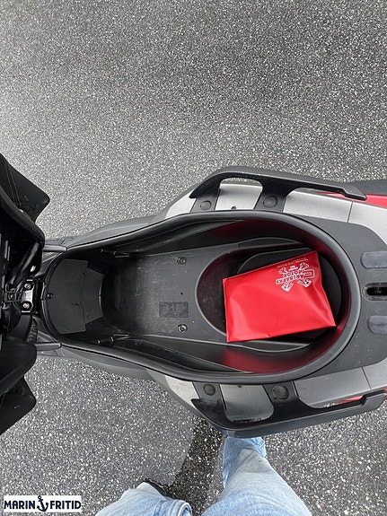 Yamaha XMAX 400 8 of 9