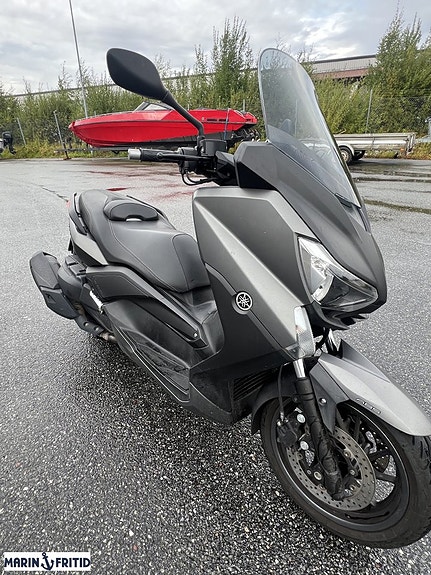 Yamaha XMAX 400 7 of 9